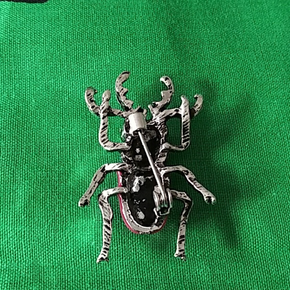 All Bugged Out Brooch - Picture 3 of 4